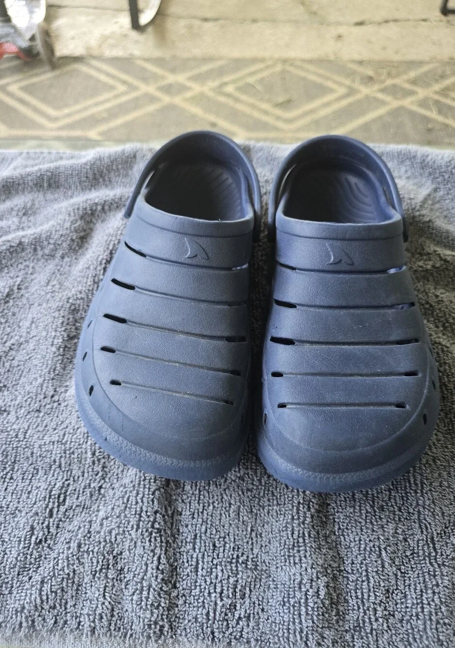 Child Size 3 Blue Foam Clog Crocs Lightweight Comfort Rugged Shark Shoes EUC